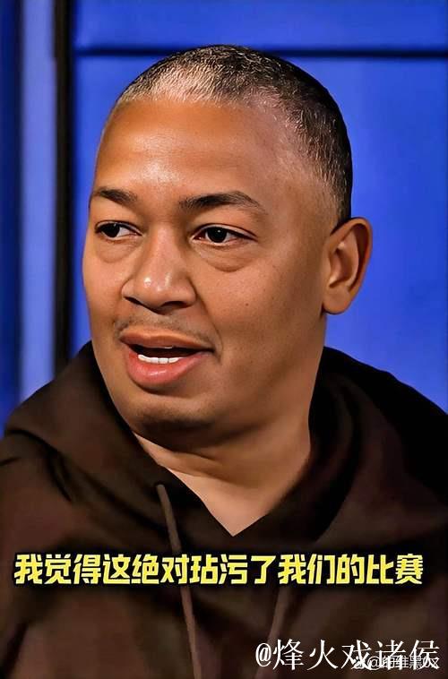 美媒曝光赛后一幕,保罗通道等待道歉, 泰伦卢表情冷漠直接无视保罗 美媒曝光赛后一幕,保罗通道等待道歉, 泰伦卢表情冷漠直接无视保罗